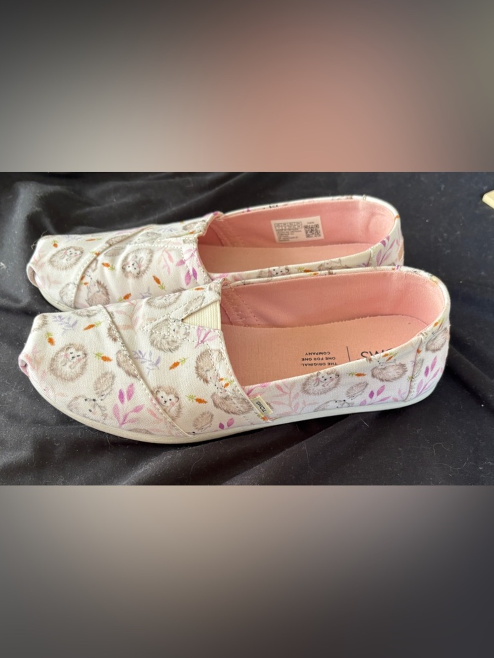 Toms Canvas Slip-Ons with Hedgehog & Floral Print - Cream & Pink Women’s Size 7 - Picture 6 of 10
